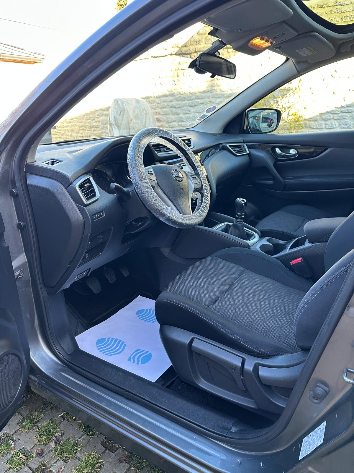Intérieur de voiture parfaitement nettoyé par un professionnel à Caen