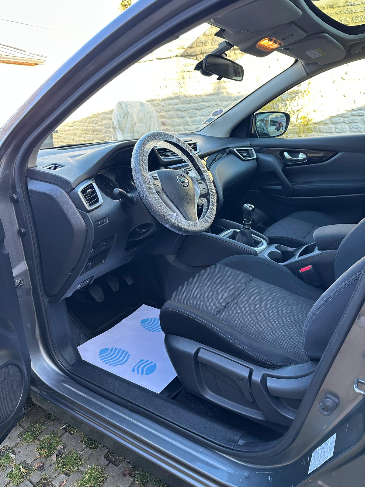 Intérieur de voiture entièrement nettoyé par un professionnel à Caen